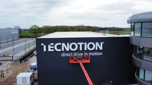 Logo Mounting On New Hq Almelo 4